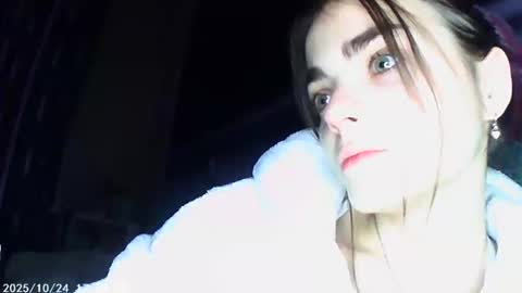 Snapshot of sophiesuvi chatting on 10-23-25, 07:12 Sophie and my bestie Mandy online show from 10-23-25, 07:12