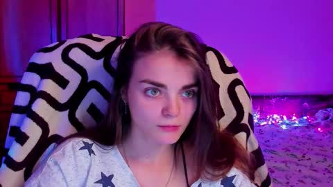 Snapshot of sophiesuvi chatting on 01-05-26, 05:27 Sophie and my bestie Mandy online show from 01-05-26, 05:27