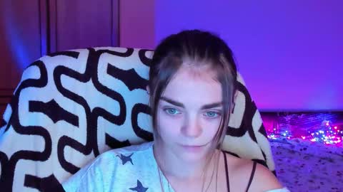 Snapshot of sophiesuvi chatting on 01-08-26, 03:03 Sophie and my bestie Mandy online show from 01-08-26, 03:03