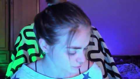 Snapshot of sophiesuvi chatting on 01-09-26, 01:03 Sophie and my bestie Mandy online show from 01-09-26, 01:03