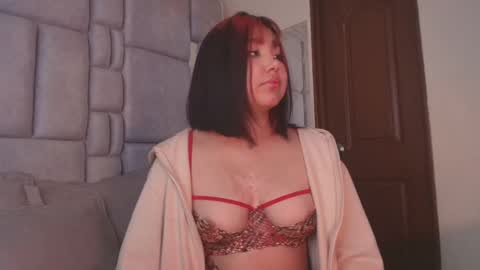 Snapshot of sophievv chatting on 09-09-25, 12:48 Sophie online show from 09-09-25, 12:48