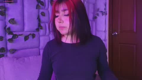 Snapshot of sophievv chatting on 09-17-25, 12:18 Sophie online show from 09-17-25, 12:18