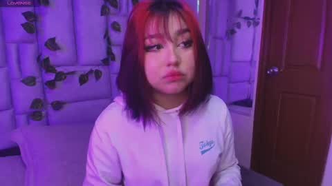 Snapshot of sophievv chatting on 09-18-25, 12:18 Sophie online show from 09-18-25, 12:18