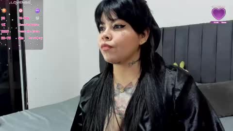 Snapshot of sophieyenki chatting on 01-29-25, 03:33 SOPHIE online show from 01-29-25, 03:33