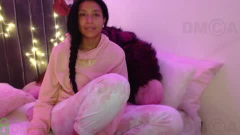 Snapshot of sophiia_dreams chatting on 12-14-24, 03:18 Sophia this is not my real name online show from 12-14-24, 03:18