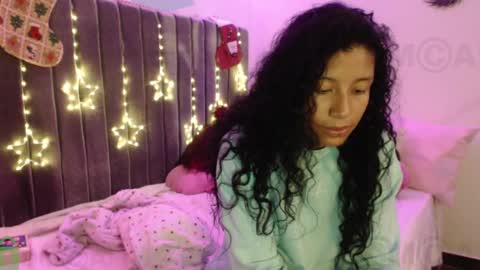 Snapshot of sophiia_dreams chatting on 12-18-24, 02:53 Sophia this is not my real name online show from 12-18-24, 02:53