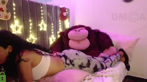 Snapshot of sophiia_dreams chatting on 12-22-24, 01:34 Sophia this is not my real name online show from 12-22-24, 01:34