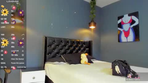 Sophie Taylor online show from 11-22-25, 11:20