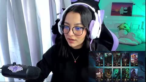 Snapshot of soy___lili chatting on 01-14-25, 06:07 Lili online show from 01-14-25, 06:07