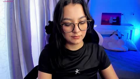 Snapshot of soy___lili chatting on 01-17-25, 09:50 Lili online show from 01-17-25, 09:50