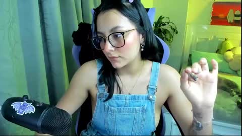 Snapshot of soy___lili chatting on 02-09-25, 03:32 Lili online show from 02-09-25, 03:32