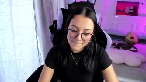 Snapshot of soy___lili chatting on 02-20-25, 10:04 Lili online show from 02-20-25, 10:04