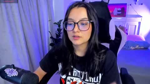 Snapshot of soy___lili chatting on 09-11-25, 10:32 Lili online show from 09-11-25, 10:32