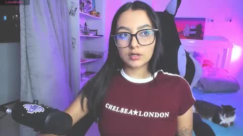 Snapshot of soy___lili chatting on 10-31-25, 12:11 Lili online show from 10-31-25, 12:11