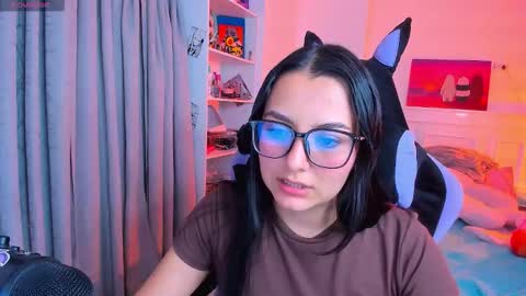 Lili online show from 11-18-25, 04:06