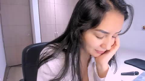 Snapshot of soy_miia chatting on 02-15-25, 11:14 MIA online show from 02-15-25, 11:14