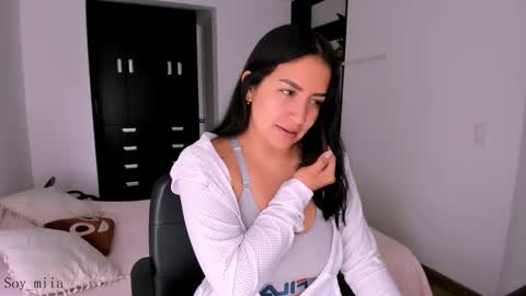 Snapshot of soy_miia chatting on 03-10-25, 07:18 MIA online show from 03-10-25, 07:18