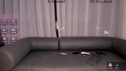 Snapshot of soy_miia chatting on 10-18-25, 12:13 MIA online show from 10-18-25, 12:13