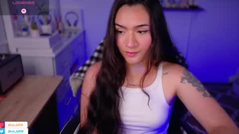 Snapshot of soyabby_ chatting on 11-19-25, 05:02 Luisa online show from 11-19-25, 05:02