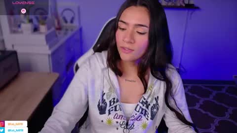 Snapshot of soyabby_ chatting on 11-22-25, 11:26 Luisa online show from 11-22-25, 11:26