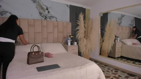 Camila Ortiz online show from 04-06-26, 08:43