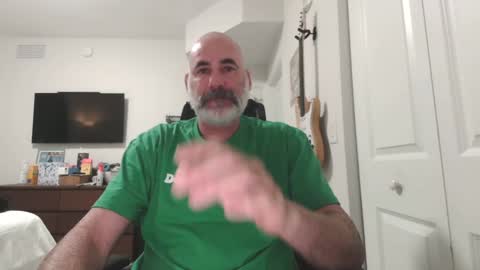 Snapshot of soyelpoti79 chatting on 12-28-24, 01:17 WhiteWolfFL online show from 12-28-24, 01:17