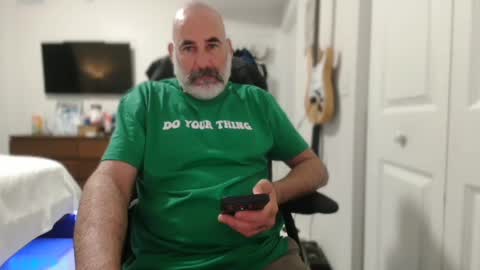 Snapshot of soyelpoti79 chatting on 12-30-24, 01:26 WhiteWolfFL online show from 12-30-24, 01:26