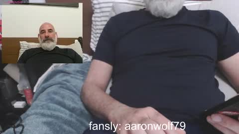 Snapshot of soyelpoti79 chatting on 10-04-25, 01:53 WhiteWolfFL online show from 10-04-25, 01:53