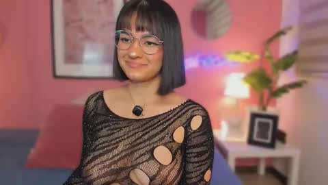 Snapshot of soysaraa_ chatting on 01-09-26, 05:54 Aleja online show from 01-09-26, 05:54