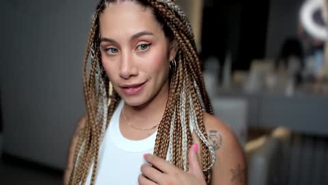 Snapshot of soytulu_ chatting on 01-17-25, 02:50 brisa  s online show from 01-17-25, 02:50