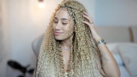 Snapshot of soytulu_ chatting on 02-08-25, 02:15 brisa  s online show from 02-08-25, 02:15