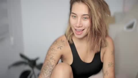 Snapshot of soytulu_ chatting on 02-15-25, 03:31 brisa  s online show from 02-15-25, 03:31