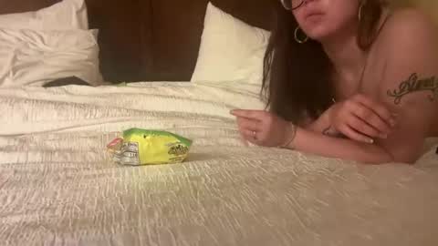 Snapshot of spacecase843 chatting on 12-18-24, 02:42 TrndSettrz online show from 12-18-24, 02:42