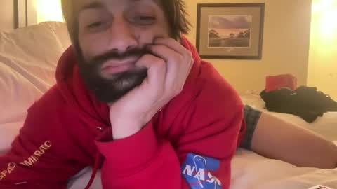 Snapshot of spacecase843 chatting on 01-11-25, 04:59 TrndSettrz online show from 01-11-25, 04:59