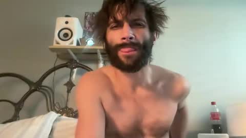 Snapshot of spacecase843 chatting on 01-19-25, 04:46 TrndSettrz online show from 01-19-25, 04:46