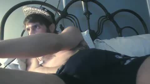 Snapshot of spacecase843 chatting on 03-01-25, 07:19 TrndSettrz online show from 03-01-25, 07:19