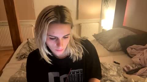 Spacegirl online show from 12-19-24, 05:18