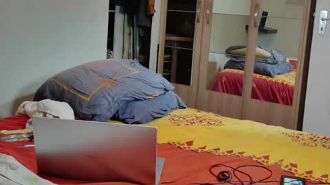 Snapshot of spacemanwvl chatting on 10-16-25, 05:25 xoan online show from 10-16-25, 05:25