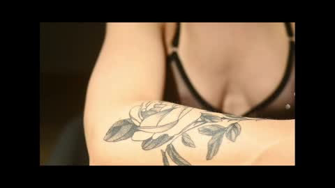 Snapshot of sparkling_suzy chatting on 03-10-25, 10:24 Suzy online show from 03-10-25, 10:24