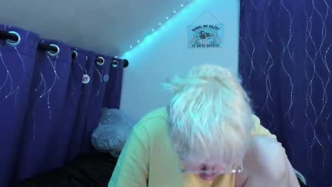 Snapshot of sparkling_water_hate_club chatting on 11-29-25, 05:21 Atticus Pendragon online show from 11-29-25, 05:21