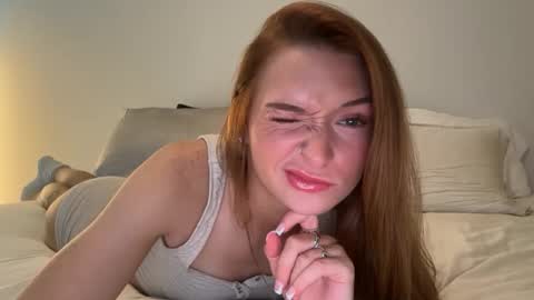 Snapshot of spicybaylee chatting on 10-08-25, 05:43 Baylee  online show from 10-08-25, 05:43