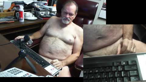 Snapshot of spitfire1964 chatting on 03-10-25, 04:03 Spitfire online show from 03-10-25, 04:03