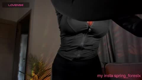 Snapshot of spring_forestx chatting on 02-21-25, 12:39 Lilly online Monday - Friday ask time in pm online show from 02-21-25, 12:39
