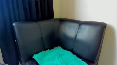 Snapshot of squirttati33 chatting on 01-18-25, 01:29 Tati online show from 01-18-25, 01:29