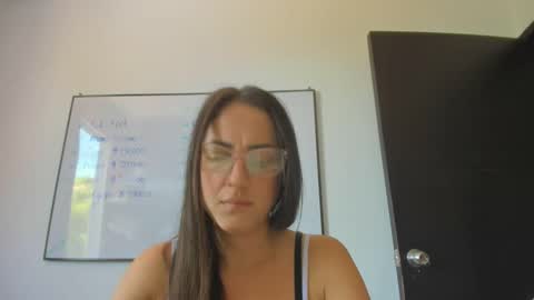 Snapshot of squirttati33 chatting on 09-20-25, 03:46 Tati online show from 09-20-25, 03:46