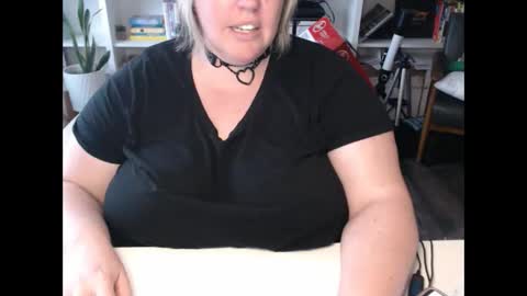 Snapshot of squirtymilfjess chatting on 12-10-24, 05:33 Messi Jessi online show from 12-10-24, 05:33