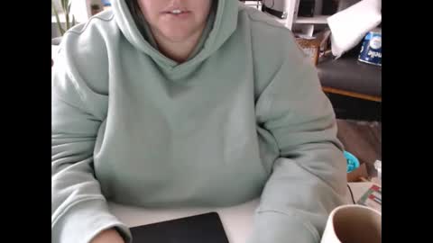 Snapshot of squirtymilfjess chatting on 01-15-25, 06:19 Messi Jessi online show from 01-15-25, 06:19