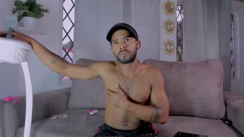 Snapshot of sr_blackk chatting on 02-17-26, 08:59 Teddy online show from 02-17-26, 08:59