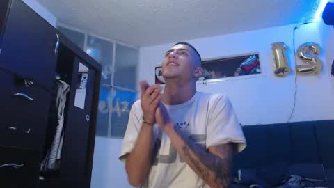 Snapshot of sr_porn01 chatting on 10-30-25, 11:33 sr_porn01 online show from 10-30-25, 11:33