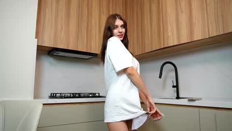 Snapshot of staceyblaine chatting on 12-13-25, 08:47 Stacey online show from 12-13-25, 08:47